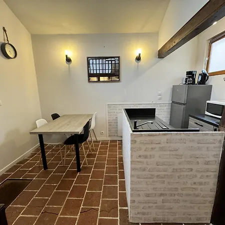 House In Near Historic Old Town בית נופש
