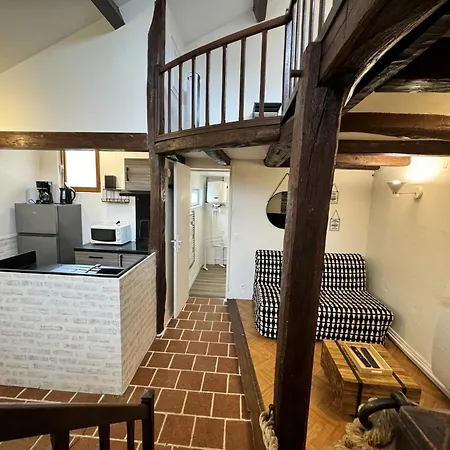 House In Near Historic Old Town בית נופש *