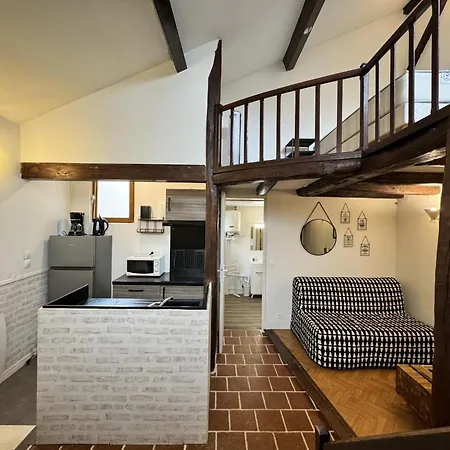 House In Near Historic Old Town * לה מאנש
