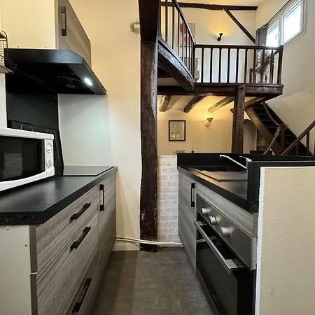 House In Near Historic Old Town בית נופש לה מאנש