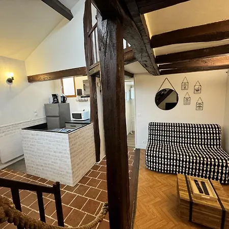 House In Near Historic Old Town בית נופש
