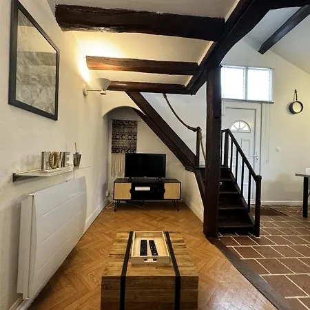בית נופש House In Near Historic Old Town לה מאנש